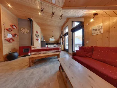 Coin salon dans l'établissement Chalet cosy pour 10 pers., terrasse spacieuse, animaux acceptés - FR-1-608-280