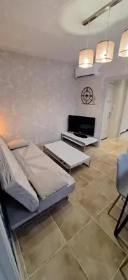 Télévision ou salle de divertissement dans l'établissement S-e-r-a-l-y 1