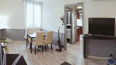 Télévision ou salle de divertissement dans l'établissement S-e-r-a-l-y 2