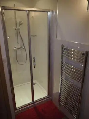 Salle de bains dans l'établissement Villas de Leypinas B&B