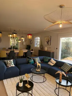 Coin salon dans l'établissement Très grande maison de caractère - 15 personnes rénovée