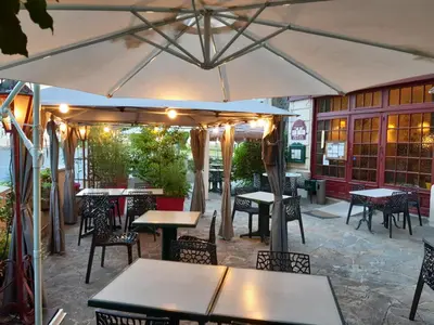 Restaurant ou autre lieu de restauration dans l'établissement Auberge de la marquise