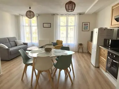 Cuisine ou kitchenette dans l'établissement Appartement T2 au centre, Wi-Fi, 4 pers, proche thermes - FR-1-608-282