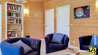 Coin salon dans l'établissement Chalet Guerêve