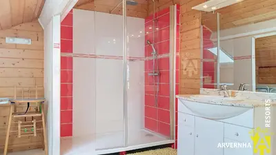 Salle de bains dans l'établissement Chalet Guerêve