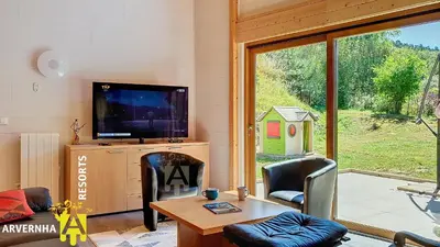 Télévision ou salle de divertissement dans l'établissement Chalet Guerêve