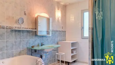 Salle de bains dans l'établissement Chalet Guerêve
