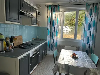 Cuisine ou kitchenette dans l'établissement Maison de village proche du Lac de Vassivière
