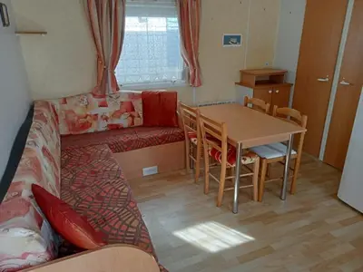 Coin salon dans l'établissement Camping Baroudeurs
