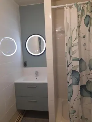Salle de bains dans l'établissement Le Lioran