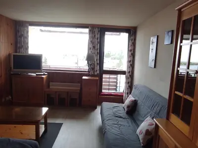 Télévision ou salle de divertissement dans l'établissement Studio confortable pour 5 personnes au pied des pistes de Super Besse - FR-1-814-3