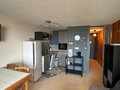 Cuisine ou kitchenette dans l'établissement Charmant Studio au Centre de Super Besse pour 2-4 Pers. - FR-1-814-4