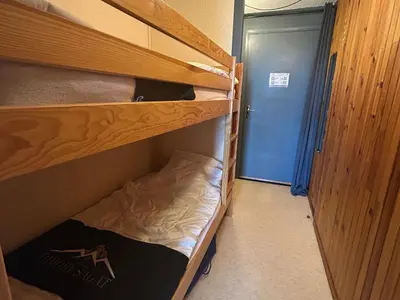 Un ou plusieurs lits dans un hébergement de l'établissement Charmant Studio au Centre de Super Besse pour 2-4 Pers. - FR-1-814-4