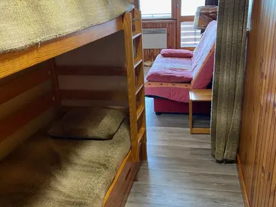 Un ou plusieurs lits dans un hébergement de l'établissement Studio au pied des pistes avec balcon plein sud - FR-1-814-12