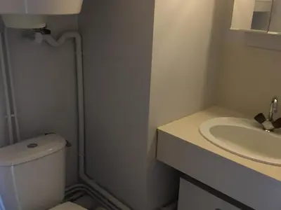 Salle de bains dans l'établissement Studio rénové au cœur de la station proche pistes et lac - FR-1-814-18