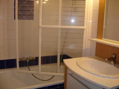 Salle de bains dans l'établissement Studio Cœur de station avec Balcon, Proche Pistes - FR-1-814-9