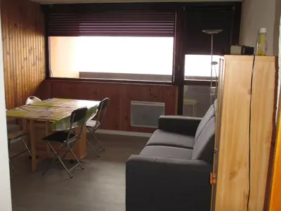 Coin salon dans l'établissement Studio Cœur de station avec Balcon, Proche Pistes - FR-1-814-9