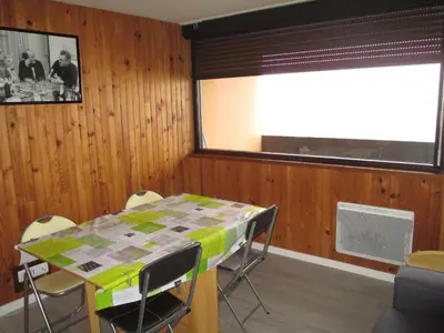 Coin salon dans l'établissement Studio Cœur de station avec Balcon, Proche Pistes - FR-1-814-9