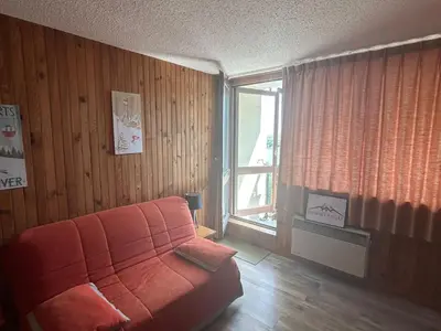 Coin salon dans l'établissement Studio au Cœur de Super Besse avec Balcon Sud et Parking - FR-1-814-19