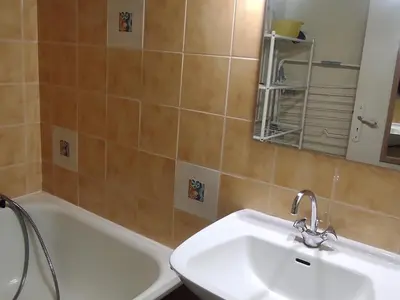 Salle de bains dans l'établissement Studio à Super Besse au pied des pistes - FR-1-814-27