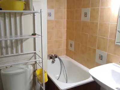 Salle de bains dans l'établissement Studio à Super Besse au pied des pistes - FR-1-814-27
