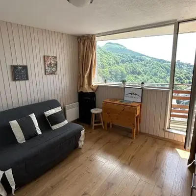 Studio à Super Besse au pied des pistes - FR-1-814-27