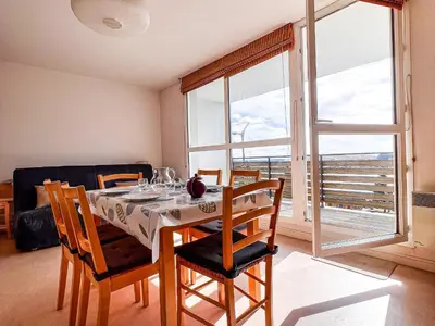 Balcon ou terrasse dans l'établissement Appartement 6 pers, Wi-Fi, proche pistes ski, garage privé, vue lac et montagnes - FR-1-814-24
