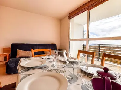 Balcon ou terrasse dans l'établissement Appartement 6 pers, Wi-Fi, proche pistes ski, garage privé, vue lac et montagnes - FR-1-814-24