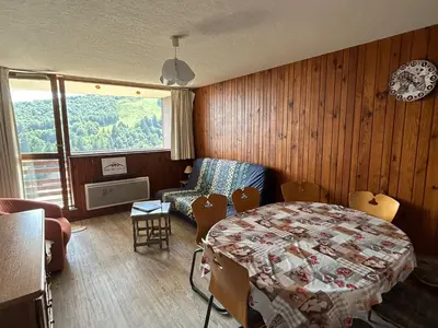 Coin salon dans l'établissement Spacieux Appartement au Pied des Pistes - FR-1-814-21