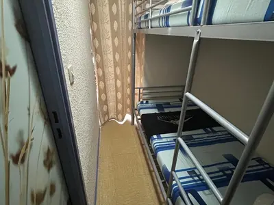 Un ou plusieurs lits superposés dans un hébergement de l'établissement Studio cabine 4 pers, centre station, WIFI - FR-1-814-23
