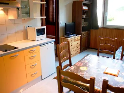 Cuisine ou kitchenette dans l'établissement Confort fonctionnel, navette au pied, proche centre & pistes - FR-1-814-29