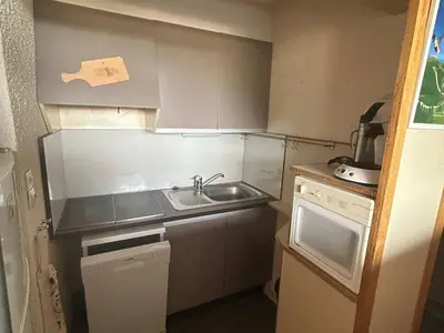 Cuisine ou kitchenette dans l'établissement Appartement 2 Chambres - Proche Pistes et Commerces - FR-1-814-48
