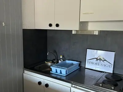 Cuisine ou kitchenette dans l'établissement Studio Idéalement situé au centre de la station - FR-1-814-32
