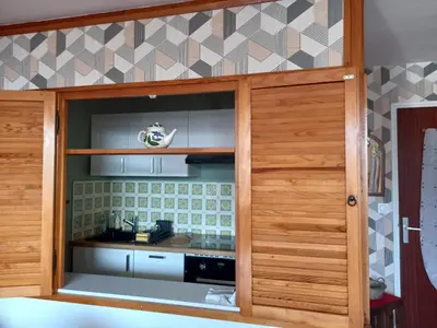 Cuisine ou kitchenette dans l'établissement Appartement lumineux sud au cœur de Super Besse - FR-1-814-59
