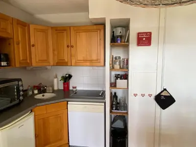 Cuisine ou kitchenette dans l'établissement Duplex familial spacieux en pleine nature - FR-1-814-60
