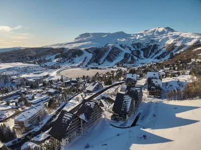 Vue générale sur la montagne ou vue sur la montagne depuis l'appartement