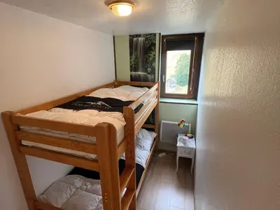 Un ou plusieurs lits dans un hébergement de l'établissement Appartement au pied des pistes avec garage privé - FR-1-814-13