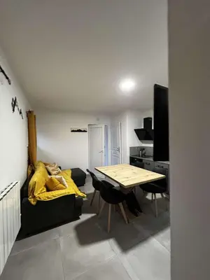 Télévision ou salle de divertissement dans l'établissement appt 4 personnes tout confort 2