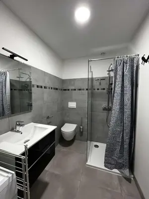 Salle de bains dans l'établissement appt 4 personnes tout confort 2