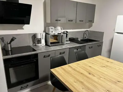 Cuisine ou kitchenette dans l'établissement appt 4 personnes tout confort 2