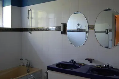 Salle de bains dans l'établissement Gîte familial à la campagne
