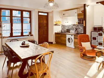 Cuisine ou kitchenette dans l'établissement Maison au coeur de MARCOLES, 2ch, 4pers, jardin