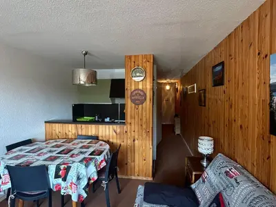 Cuisine ou kitchenette dans l'établissement Appartement au pied des pistes à Super Besse - FR-1-814-61