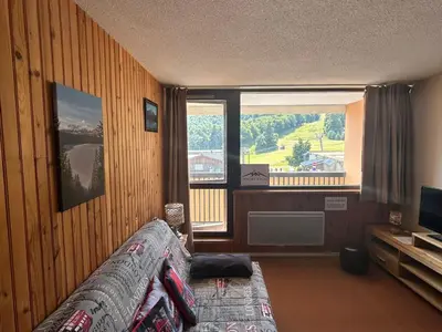 Télévision ou salle de divertissement dans l'établissement Appartement au pied des pistes à Super Besse - FR-1-814-61