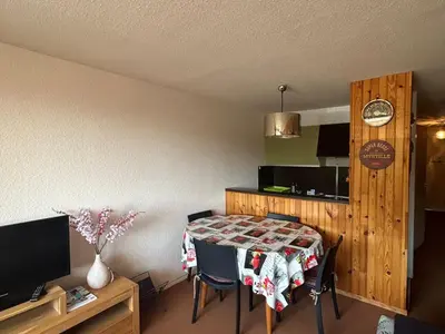 Télévision ou salle de divertissement dans l'établissement Appartement au pied des pistes à Super Besse - FR-1-814-61