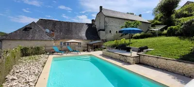 Piscine de l'établissement Coeur de village, maison pour 8 avec piscine ou située à proximité