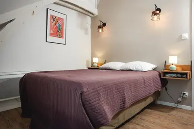 Un ou plusieurs lits dans un hébergement de l'établissement Coeur de village, maison pour 8 avec piscine