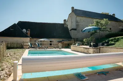 Piscine de l'établissement Coeur de village, maison pour 8 avec piscine ou située à proximité