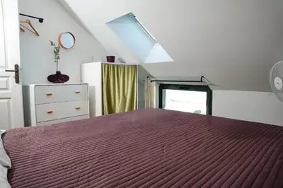Un ou plusieurs lits dans un hébergement de l'établissement Coeur de village, maison pour 8 avec piscine