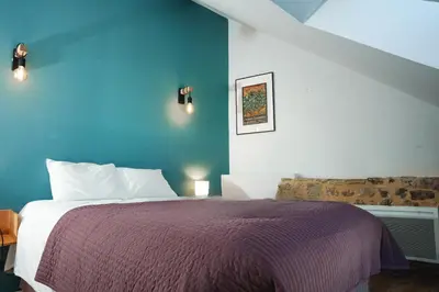 Un ou plusieurs lits dans un hébergement de l'établissement Coeur de village, maison pour 8 avec piscine